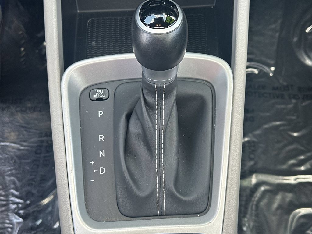 Used 2025 Hyundai Venue SEL FWD image 28