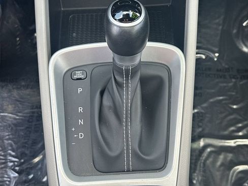 Used 2025 Hyundai Venue SEL FWD image 28