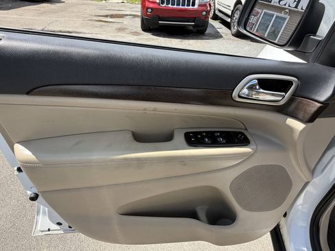 Used 2014 Jeep Grand Cherokee Laredo w/ Quick Order Package 23E AWD/4WD image 8
