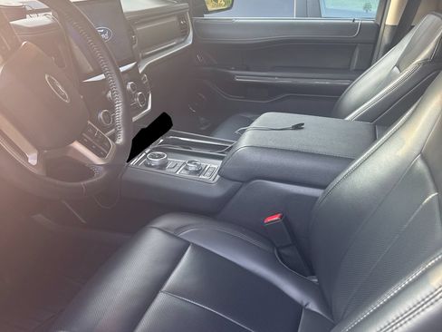 Used 2023 Ford Expedition XLT AWD/4WD image 5