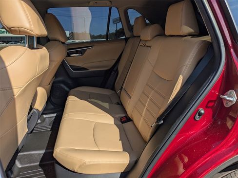 Used 2022 Toyota RAV4 XLE Premium image 14