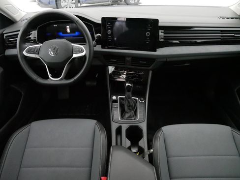 Certified 2025 Volkswagen Jetta SE image 10