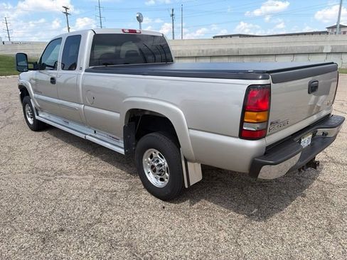 Used 2007 GMC Sierra 2500 SLE w/ Heavy-Duty Power Package RWD image 4