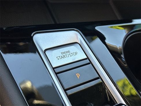 Used 2024 Volkswagen Atlas SE image 15