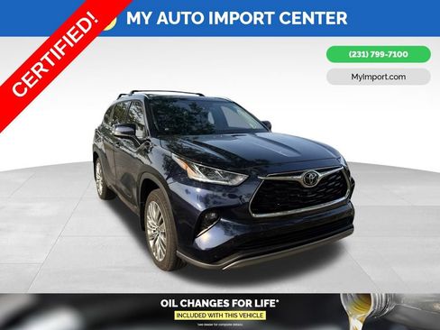 Certified 2025 Toyota Highlander Platinum AWD/4WD image 1