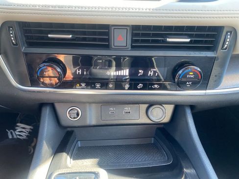 Used 2023 Nissan Rogue SV image 23