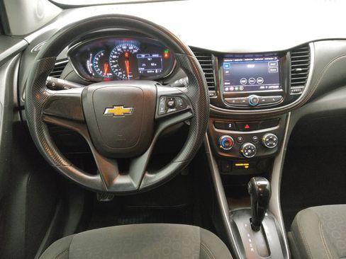 Used 2020 Chevrolet Trax LS AWD/4WD image 22