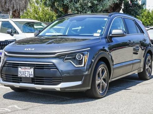 Used 2025 Kia Niro EX FWD image 4