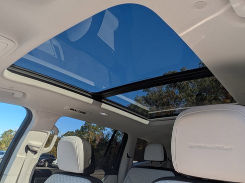 Used 2024 GMC Acadia Denali w/ Super Cruise Package image 15