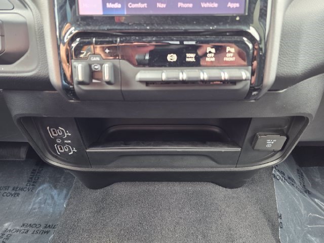 Used 2025 RAM 2500 Laramie AWD/4WD image 35