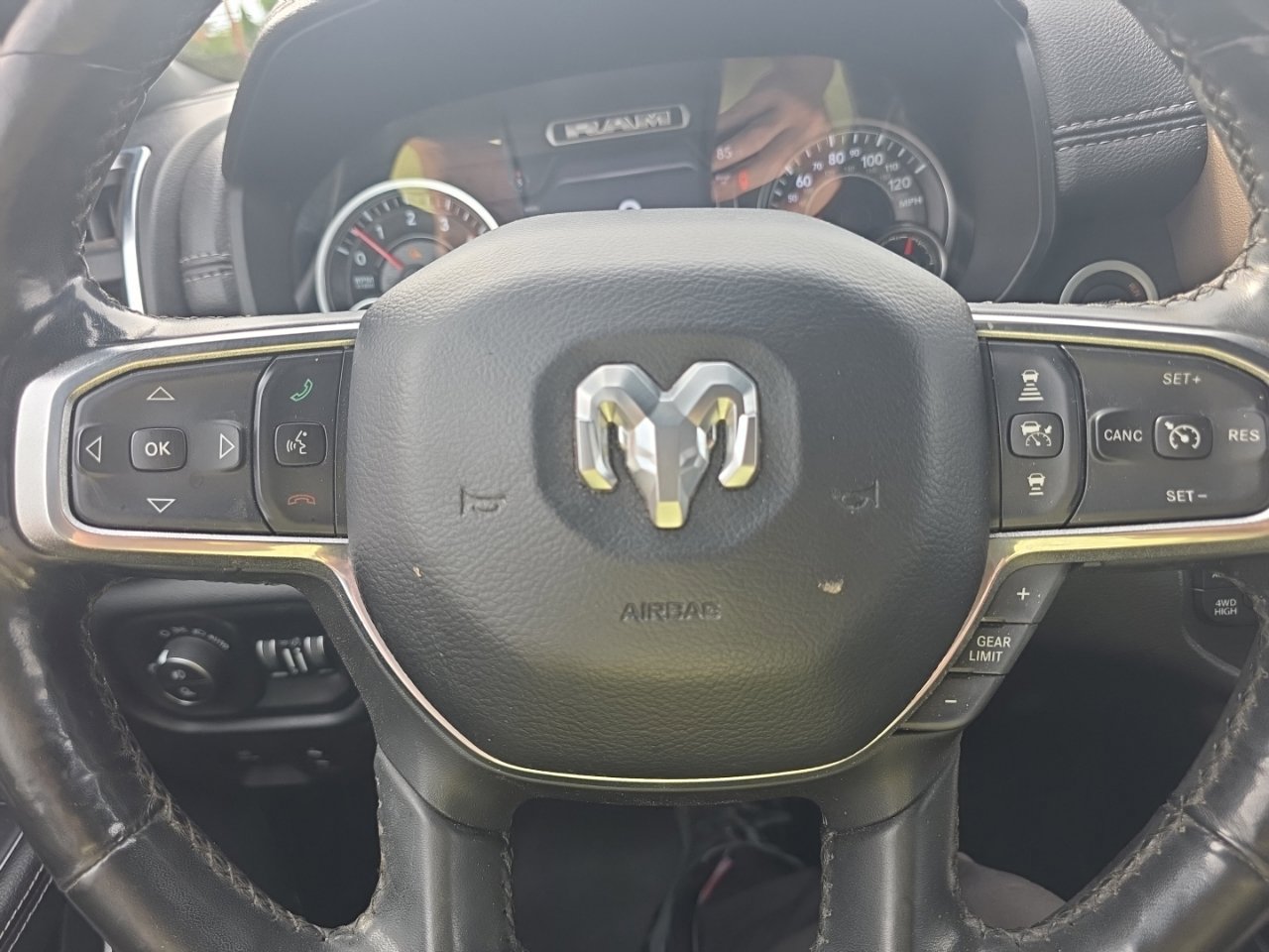 Used 2019 RAM 1500 Laramie AWD/4WD image 35