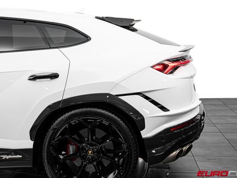 Used 2023 Lamborghini Urus Performante AWD/4WD image 21