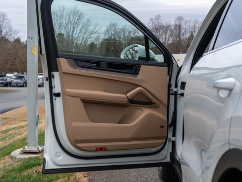 Certified 2024 Porsche Cayenne image 20