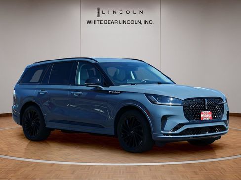 Used 2025 Lincoln Aviator Reserve w/ Equipment Group 201A AWD/4WD image 3