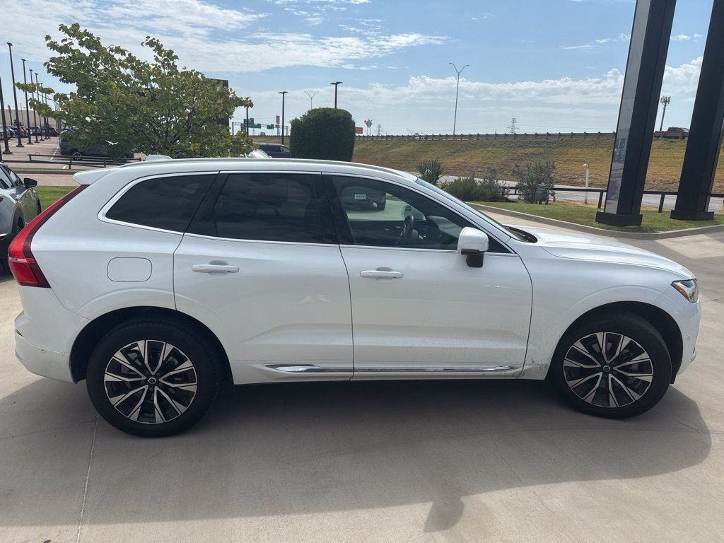 Used 2023 Volvo XC60 B5 Plus AWD/4WD image 4