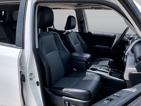 Used 2021 Toyota 4Runner SR5 Premium w/ Moonroof Package RWD image 9