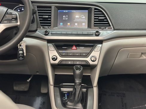 Used 2017 Hyundai Elantra SE image 16