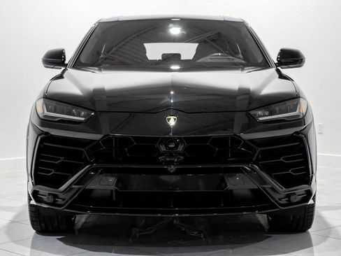 Used 2022 Lamborghini Urus image 2