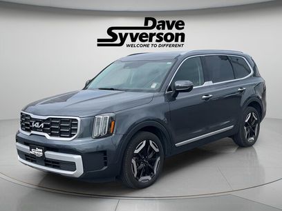 Used 2024 Kia Telluride S w/ S Sunroof Package
