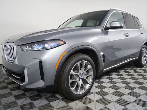 Used 2026 BMW X5 xDrive40i w/ Premium Package image 7