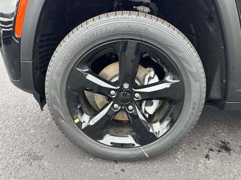 New 2026 Jeep Grand Cherokee Limited w/ Limited Altitude Package RWD image 3