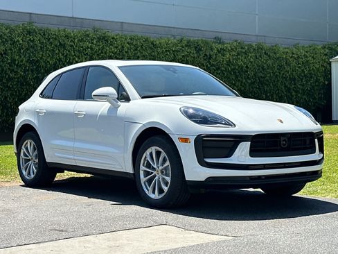 New 2026 Porsche Macan AWD/4WD image 10