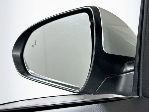 Used 2017 Hyundai Elantra Limited image 16