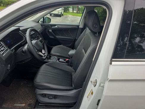 Certified 2023 Volkswagen Tiguan SE w/ Panoramic Sunroof Package FWD image 5