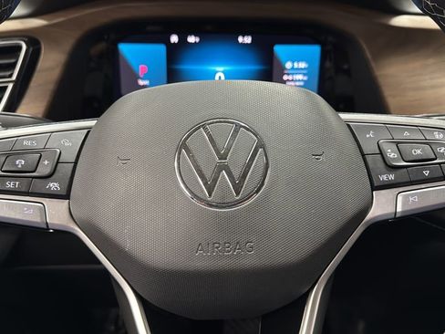 Used 2024 Volkswagen Atlas SE image 23