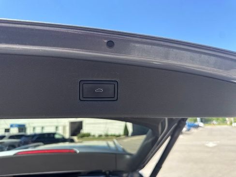 Used 2023 Volkswagen Tiguan SEL R-Line AWD/4WD image 9