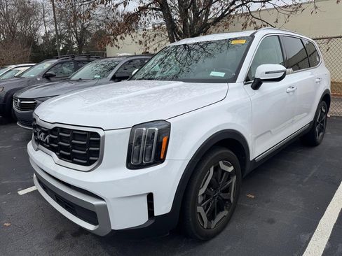 Certified 2023 Kia Telluride S w/ S Sunroof Package image 9