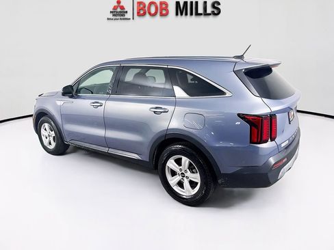 Used 2022 Kia Sorento LX FWD image 5
