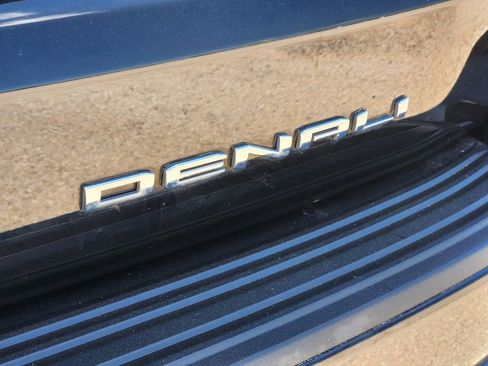 Used 2024 GMC Yukon Denali Ultimate AWD/4WD image 12