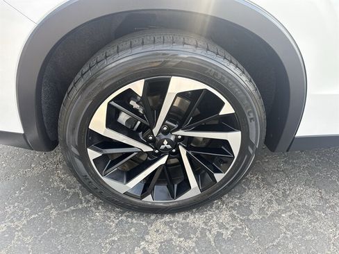 Used 2023 Mitsubishi Outlander SE AWD/4WD image 11