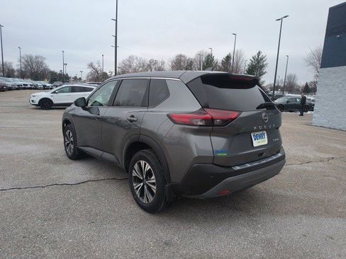 Used 2023 Nissan Rogue SV image 3