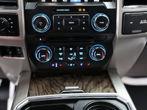 Used 2018 Ford F250 Lariat w/ Lariat Value Package image 44