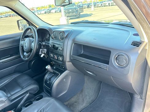 Used 2015 Jeep Patriot High Altitude AWD/4WD image 18
