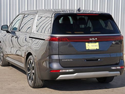Used 2024 Kia Carnival EX image 47