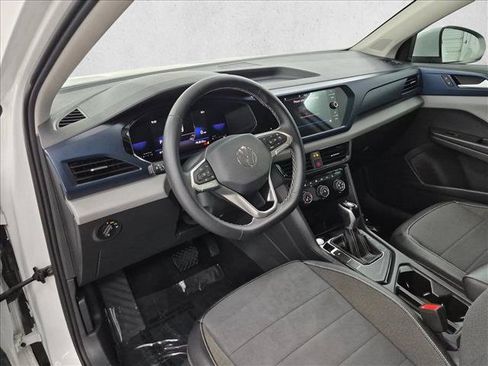 Used 2023 Volkswagen Taos SE w/ Panoramic Sunroof Package FWD image 10