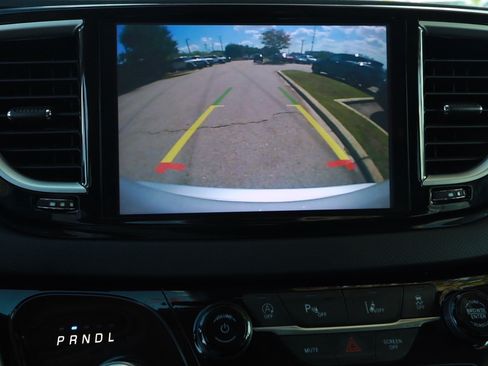 Used 2024 Chrysler Pacifica Touring-L FWD image 14