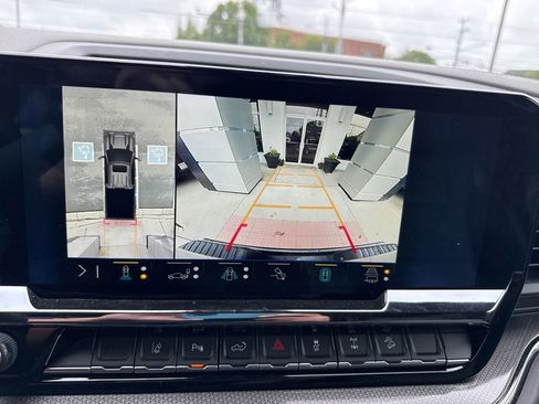 Used 2024 Chevrolet Silverado 2500 ZR2 w/ Technology Package image 28