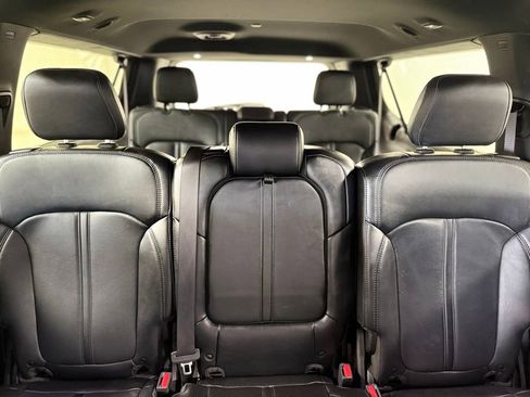 Used 2024 Jeep Wagoneer L Series II RWD image 15