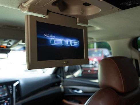 Used 2017 Cadillac Escalade Premium Luxury RWD image 17