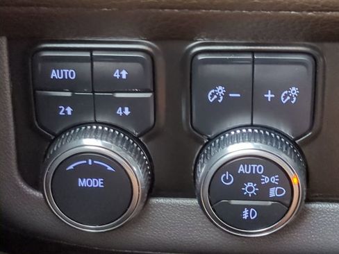 Used 2024 GMC Yukon XL Denali image 30