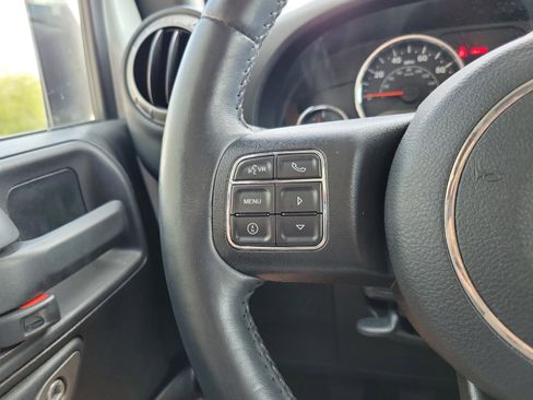 Used 2016 Jeep Wrangler Sport w/ Connectivity Group AWD/4WD image 18