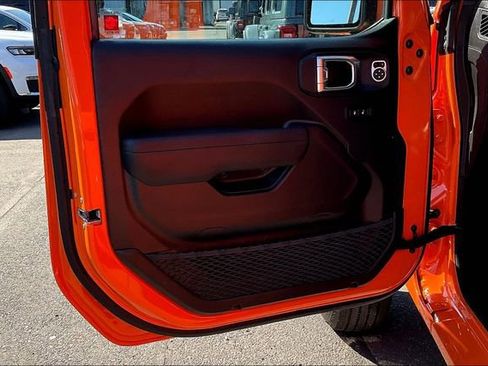 New 2025 Jeep Gladiator Sport image 21