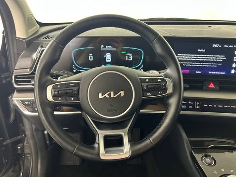 Used 2023 Kia Sportage EX AWD/4WD image 13