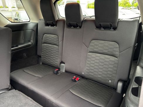 Used 2025 Nissan Pathfinder SV image 31