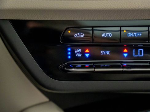 Used 2023 Buick Envision Avenir image 28