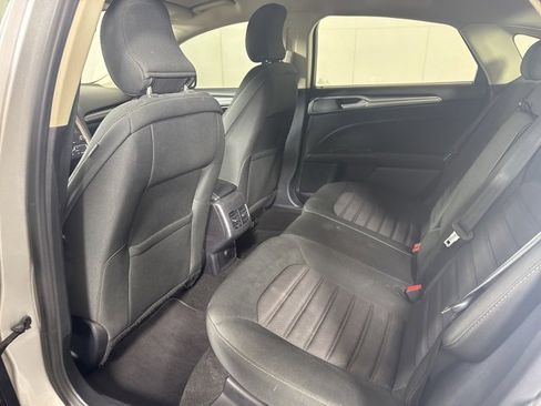 Used 2019 Ford Fusion SE image 12